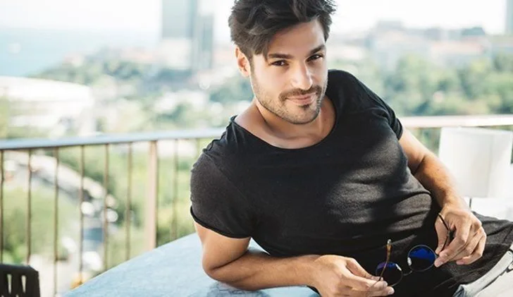 [Serkan Cayoglu] attore turco