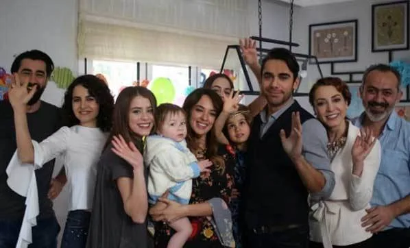 Wings of Love (Bana Sevmeyi Anlat) Serie TV