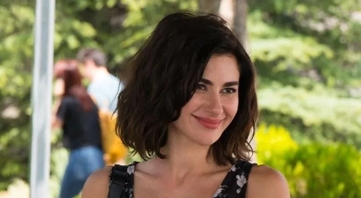 Chi è Nesrin Cavadzade? Altezza – Età – Serie TV – Famiglia