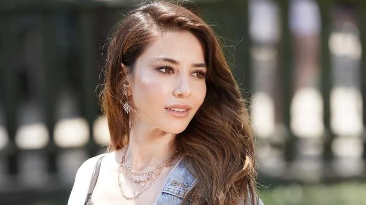 Chi è Özge Gürel? Altezza – Età – Serie TV – Famiglia