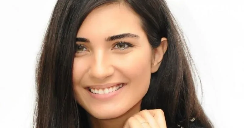 Chi è Tuba Büyüküstün? Altezza – Età – Serie TV – Famiglia