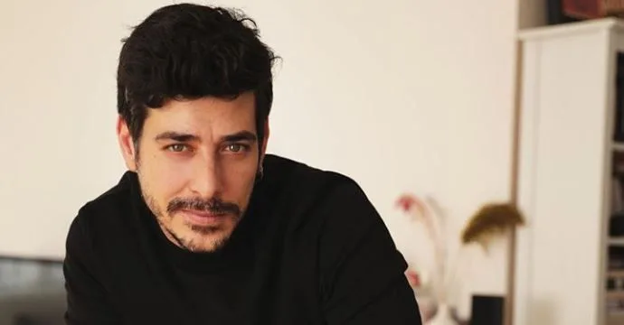 Chi è Alper Saldıran? Altezza – Età – Serie TV – Famiglia