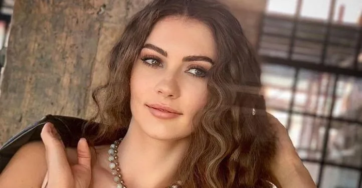 Chi è Burcu Özberk? Altezza – Età – Serie TV – Famiglia