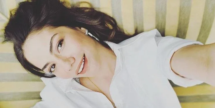 Demet Özdemir ha adorato questo filtro! Esra Bilgiç si è divertita in spiaggia! L’eleganza di Fahriye Evcen!