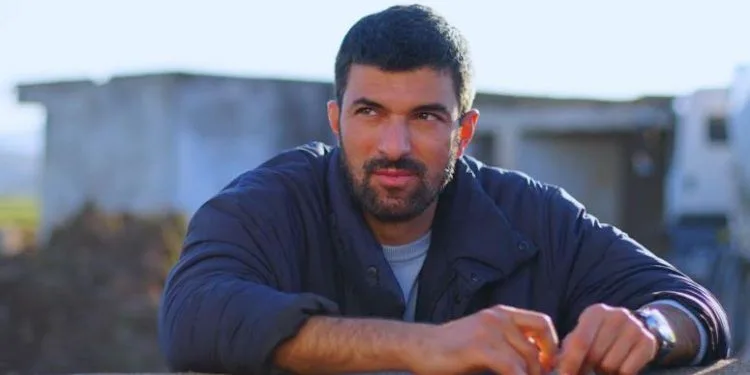 Chi è Engin Akyürek? Altezza – Età – Serie – Famiglia
