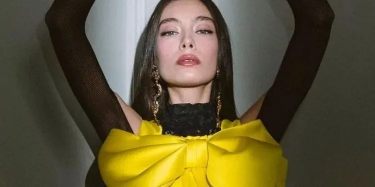 La sonnolenza mattutina di Neslihan Atagül! Bravo al tifoso che ha disegnato Nesrin Cavadzade! Gioia infedele di Özge Özder!
