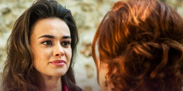 Niente è come sembra! La posa sorprendente di Hilal Altınbilek e Hande Soral dal set!