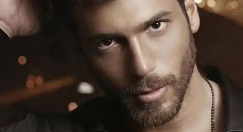 Can Yaman ha attirato l’attenzione con la sua nuova immagine