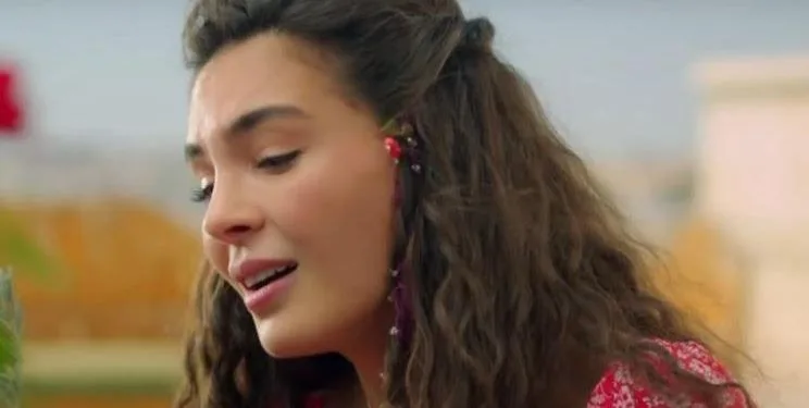 Dopo aver visto le ultime pose di Reyyan di Hercai, Ebru Şahin, i fan hanno iniziato a versare commenti!