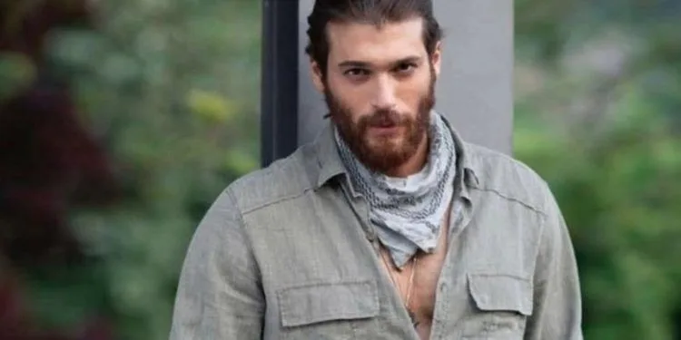 Can Yaman è il vincitore sui social media, ma Burcu Biricik lo segue da vicino