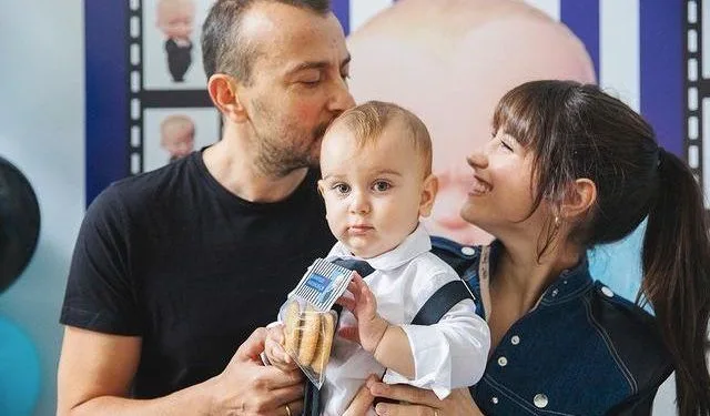 Hazal Kaya ha festeggiato il compleanno di suo marito, tutti fissavano Fiko!