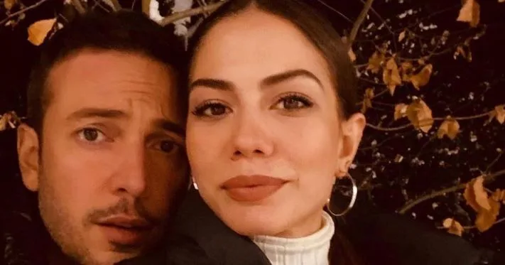 Interessante offerta di Oğuzhan Koç al suo amante Demet Özdemir tramite telecamere!