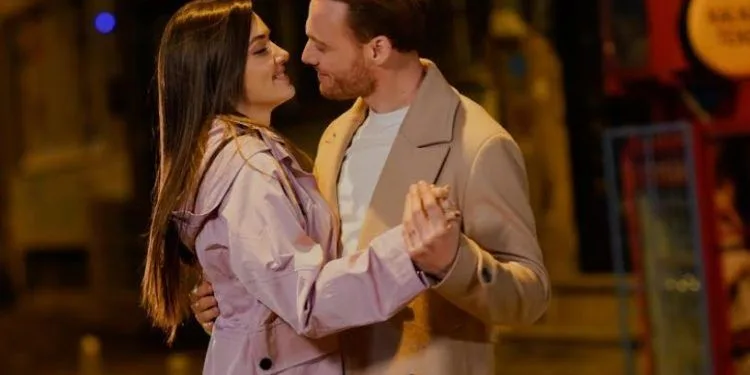Sen Çal Kapımı è finito, Hande Erçel è andato alle Maldive!