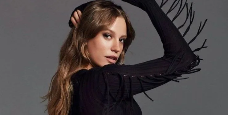 Serenay Sarıkaya ha detto addio al progetto!