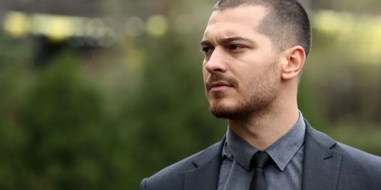 Çağatay Ulusoy ha rifiutato, Aras Bulut İynemli ha detto “sì”!