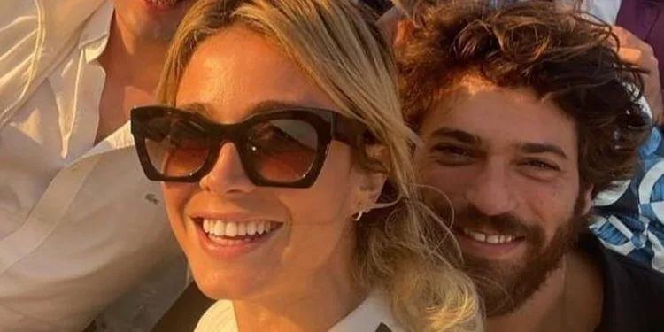 Can Yaman fa di tutto per mettere a proprio agio la sua fidanzata Diletta Leotta durante la sua vacanza in Turchia!