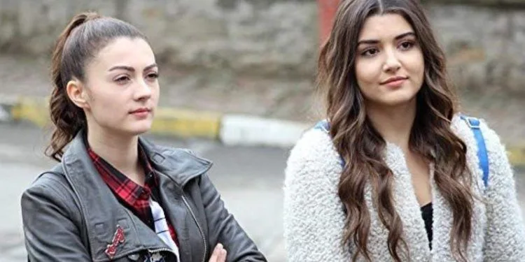 Gesto per la nuova serie di Burcu Özberk e Melisa Döngel di Hande Erçel!