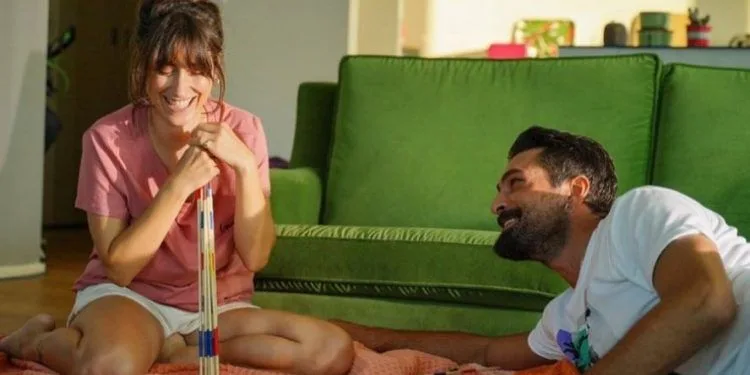 Il progetto di Onur Tuna e Hazal Kaya che ti farà sorridere è in arrivo!