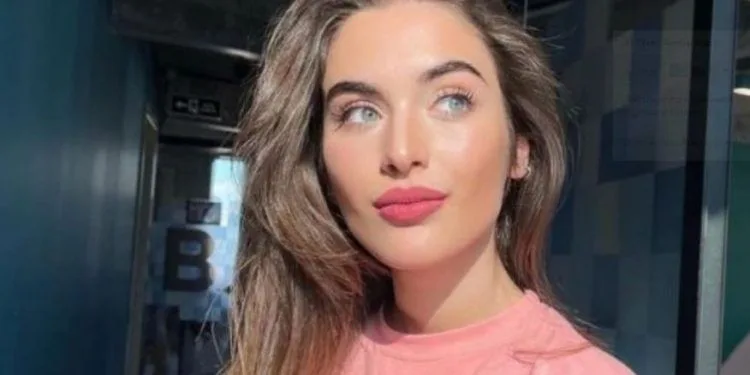 Çağla Şimşek, ha coronato il suo successo con un premio