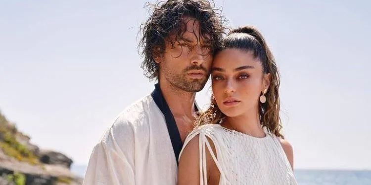 Il duo Alp Navruz e Ayça Ayşin Turan è diventato il preferito dei social media e delle riviste!