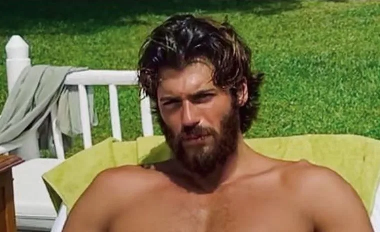 Can Yaman ha dimostrato quanto seriamente prenda la sua nuova serie con i suoi post!