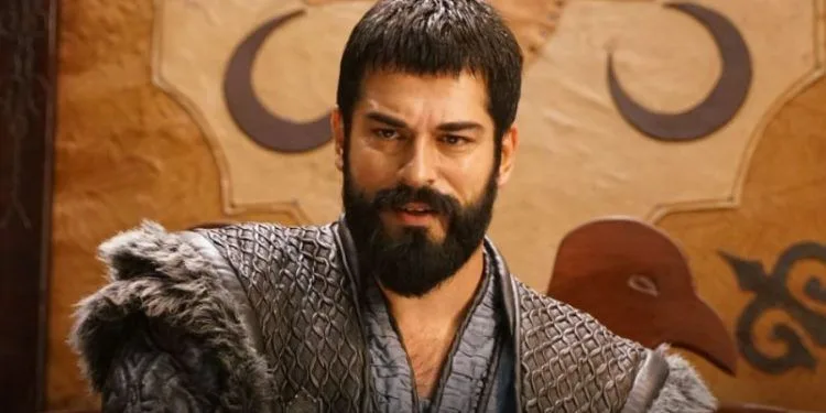 Burak Özçivit catturò un tale pesce che la bocca di chi lo vide rimase aperta!