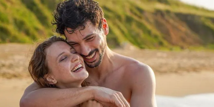 L’episodio finale di Menajerimi Ara è indimenticabile! Ahsen Eroğlu e Deniz Can Aktaş hanno vinto molto grazie alla serie!
