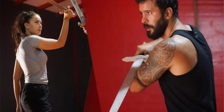 Fahriye Evcen e Barış Arduç hanno cavalcato cavalli, hanno agitato le spade, i social media sono crollati!