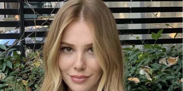 Elçin Sangu, che ha cambiato l’immagine per Yalancılar ve Mumları, ha corretto un errore!
