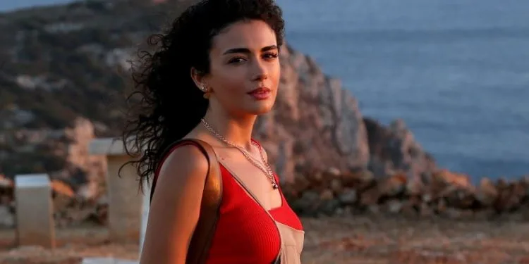 İçimizden Biri, la nuova serie TV Show che farà saltare la carriera di Özge Yağız