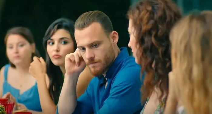 Oggi è il compleanno di Serkan Bolat, l’eroe di “Sen Çal Kapımı”! Kerem Bürsin ha ringraziato lo sceneggiatore!