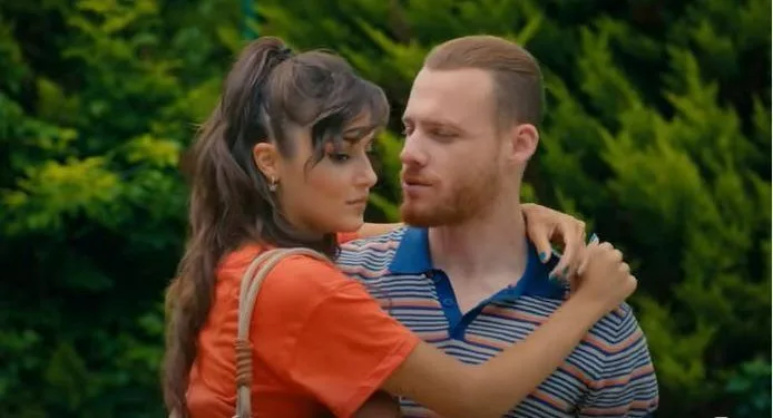 Kerem Bürsin non è solo innamorato, è il più grande fan di Hande Ercel!