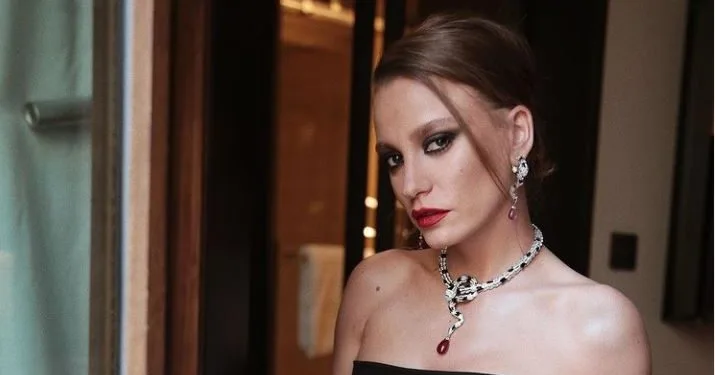 Serenay Sarıkaya ha scosso i social media con i suoi post successivi!