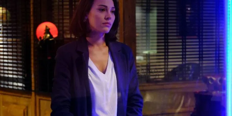 Tuvana Türkay ha trovato il suo nuovo progetto per spezzare la sua sfortuna!
