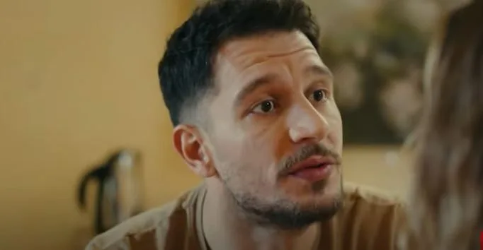 Uraz Kaygılaroğlu è arrivato nella serie Üç Kuruş, ma mancano ancora i due ruoli principali!