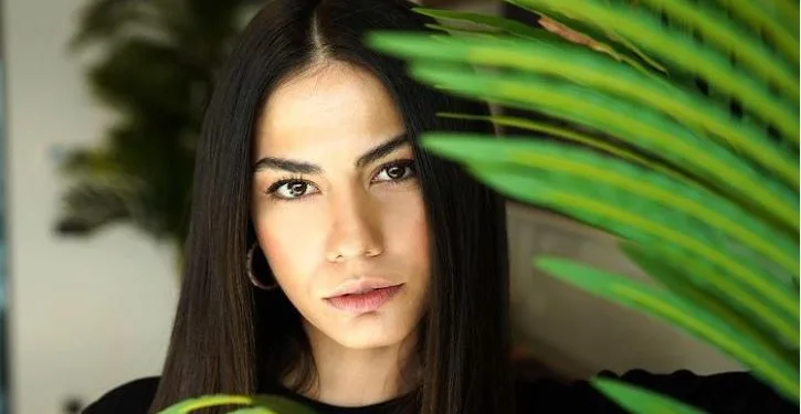 Demet Özdemir è diventata la cover girl di Hello Magazine, affascinata dalle sue foto!