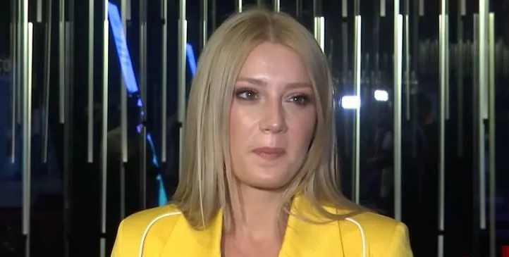È diventato difficile riconoscere Gizem Karaca, che ha cambiato la sua immagine per la serie Alparslan, per strada!