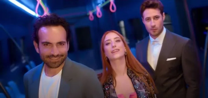 Hazal Kaya e Buğra Gülsoy si sono incontrati per la prima volta per la nuova serie İmkansız!