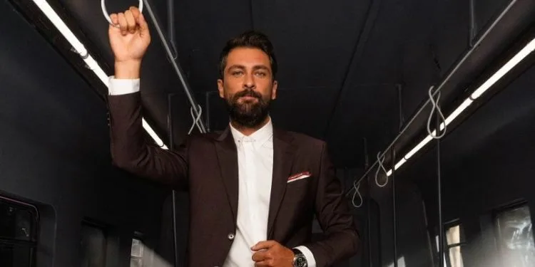 Seray Kaya e İsmail Hacıoğlu non sono riusciti a raggiungerli, Onur Tuna è apparso da solo su Fox TV!