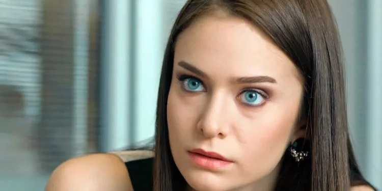 Seren Deniz Yalçın, Ceyda di Tatlı İntikam, ha rinnovato la sua immagine, ha firmato un nuovo contratto per la serie TV