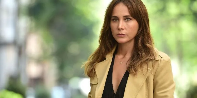 Burçin Terzioğlu ha dato un consiglio importante a chi guarderà la serie TV Yalancı!