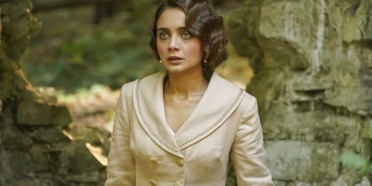 Grazie alla serie Aziz, il sogno di Damla Sönmez si è avverato!