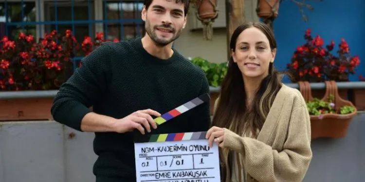 Akın Akınözü e Öykü Karayel sono diventati la speranza di Star TV nella nuova stagione!