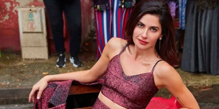 Şahika se n’è andato, è arrivato Bahar! Nesrin Cavadzade corre contro Yasak Elma con Üç Kurus!