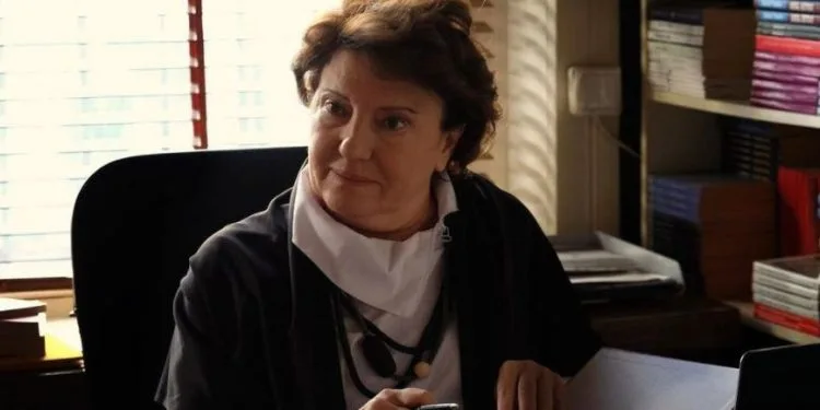 Dopo Menajerimi Ara, Ayşenil Şamlıoğlu è nella stella splendente di Kanal D!