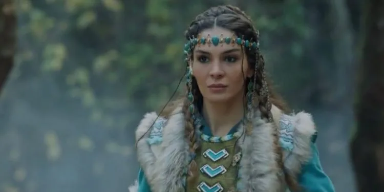 Lo stile di Ebru Şahin nella serie è diventato l’agenda sui social media!