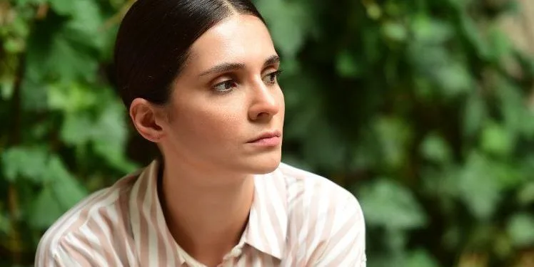 Va tutto bene nella vita amorosa di Meriç Aral, che si prepara a venire sullo schermo con Kaderimin Oyunu!