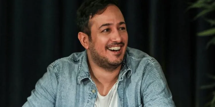 Sarp Apak ha ammesso il problema che ha avuto sia nell’Avrupa Yakası che nel Kavak Yelleri anni dopo!