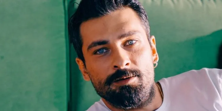 La doppia eccitazione di Onur Tuna, contando i giorni per la serie Mahkum!..