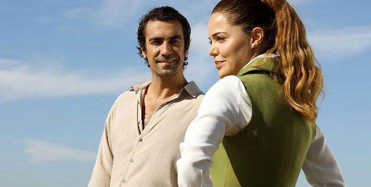 Le star di “Bir Zamanlar Çukurova”, İbrahim Çelikkol e Hilal Altınbilek si sono elogiate a vicenda!
